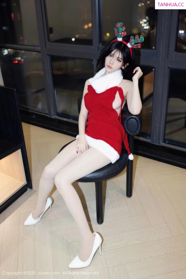   [XiuRen]高清写真图 2025.12.25 No.11158 凌七七 开背毛衣第28张图片